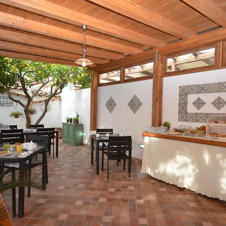 Donna Nina Bed & Breakfast *